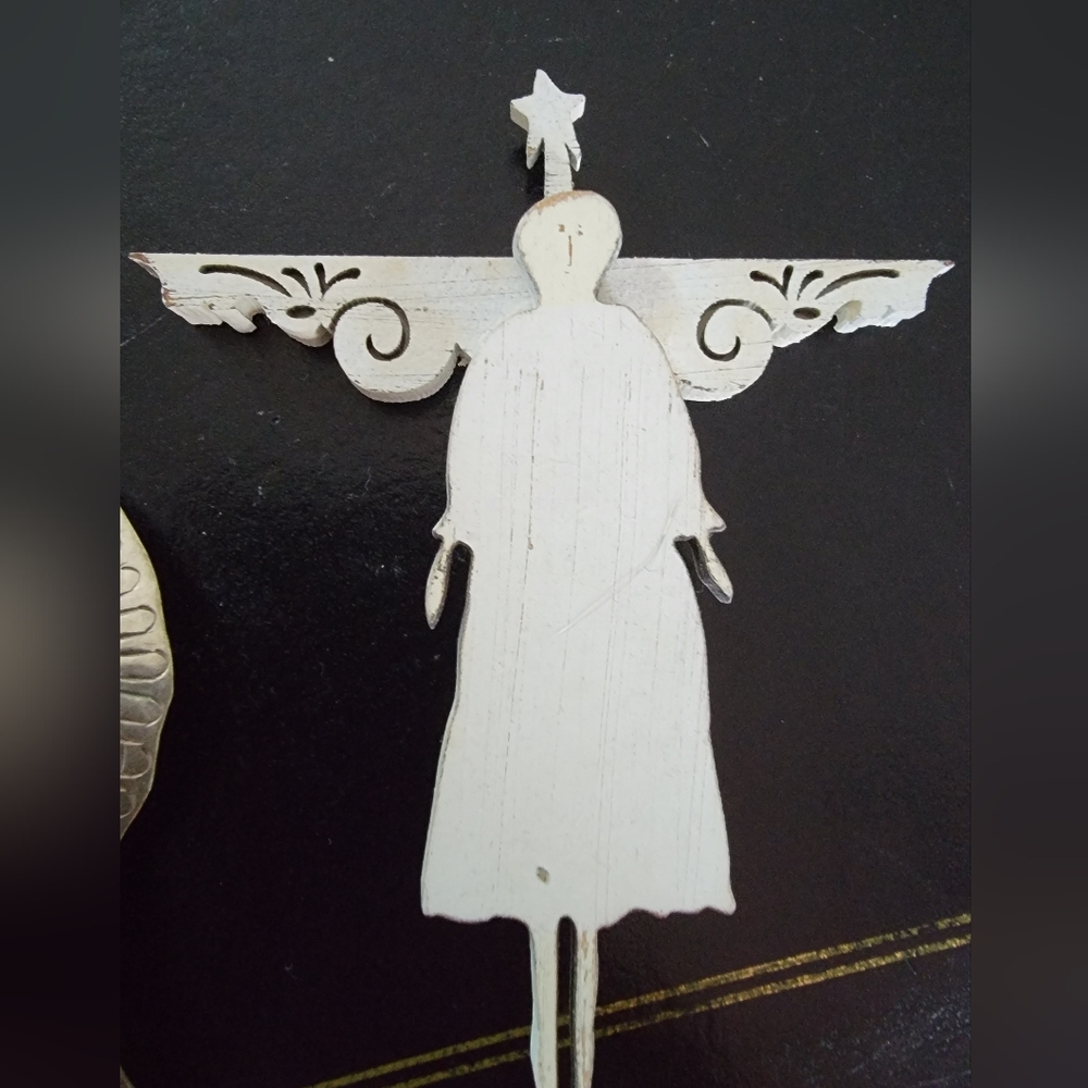 Pins - Picture 4 of 4